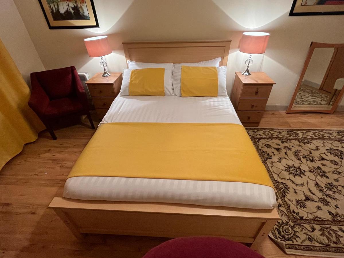 Elegant Rooms And Suites In Knock Knock  Eksteriør bilde